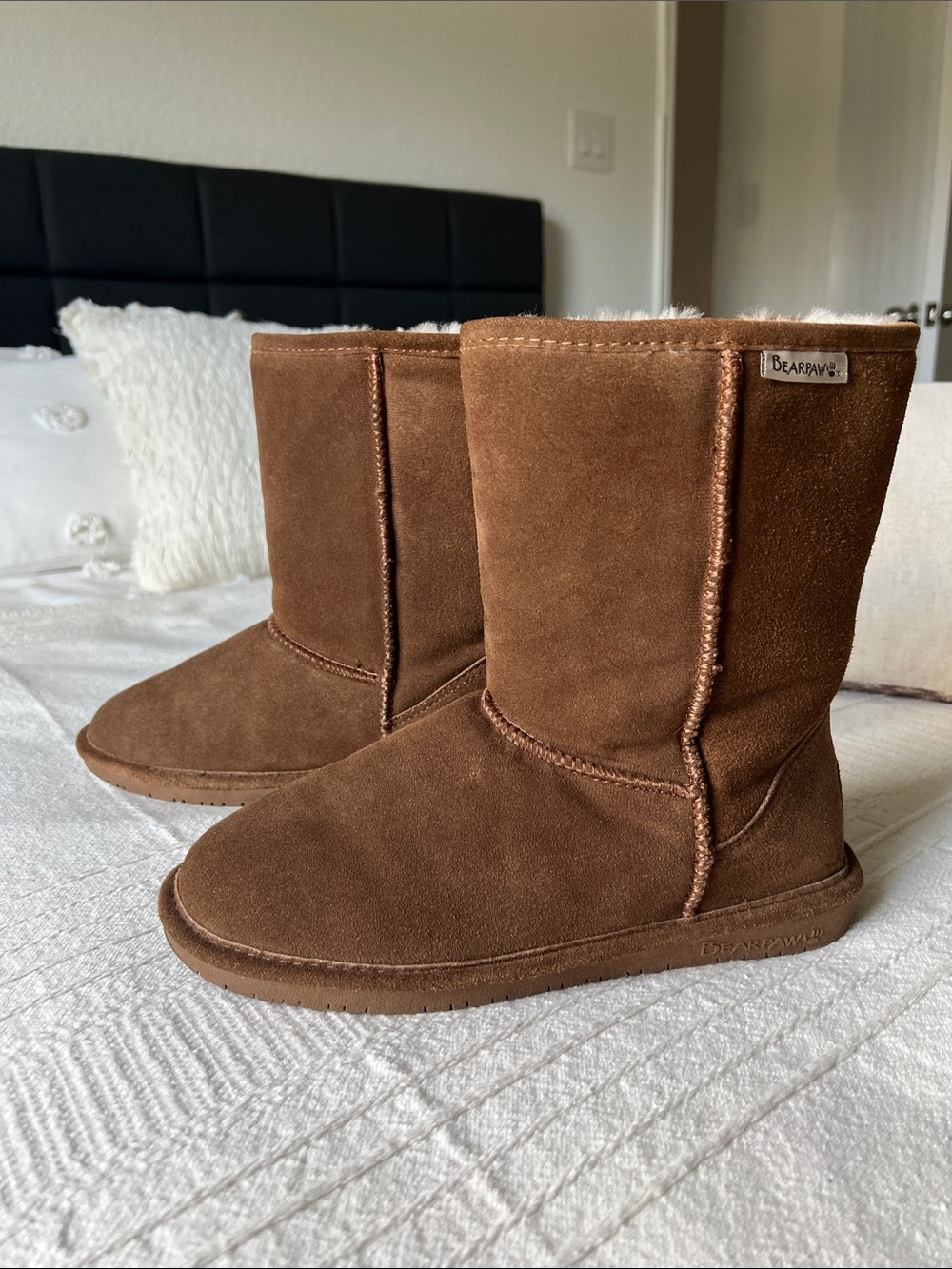 Bearpaw Emma Chesnut Suede Short Shearling Boots